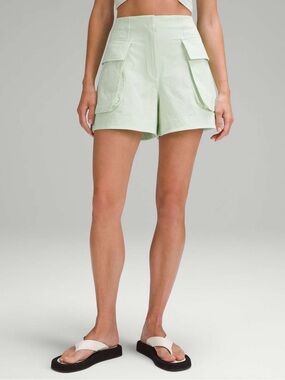 Lululemon Relaxed-Fit Super-High-Rise Cargo Short 4"
Kohlrabi Green size 8